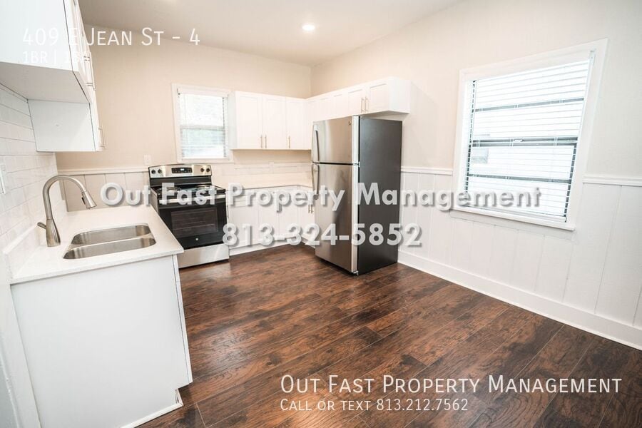 Building Photo - 409 E Jean St