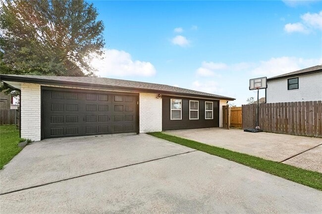 Primary Photo - 509 Lassalle Dr