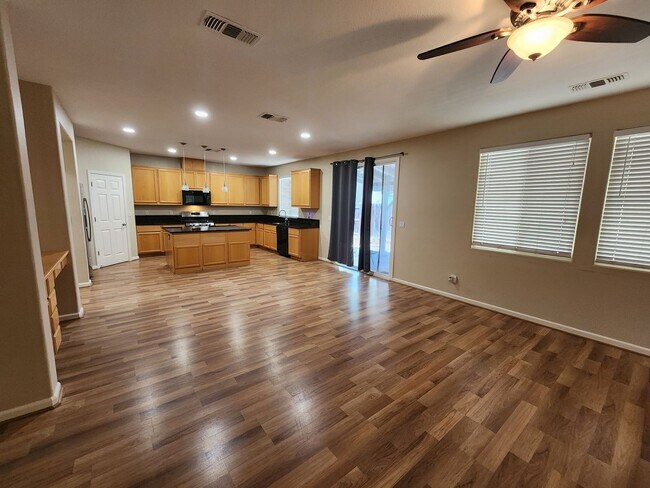 Building Photo - Inviting and Warm 3 Bedroom 2 Bath Home in Newman CA