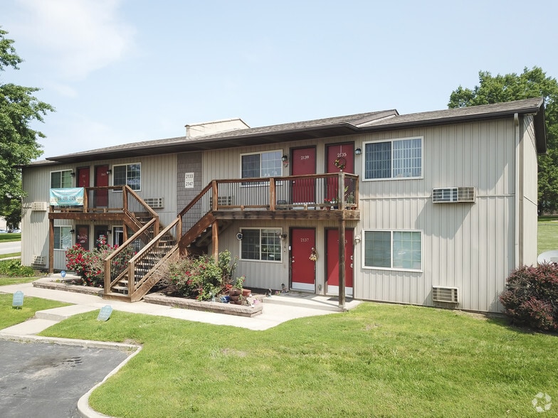 Meadowbrook Apartments 2141 S Swope Dr Independence MO 64057
