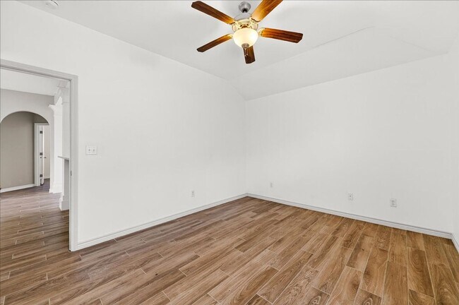 Building Photo - 2314 Blue Star Dr