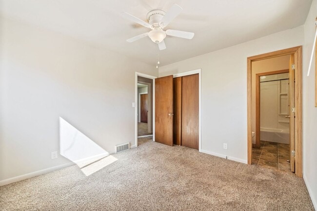 Building Photo - 3 Bedroom Ranch Home North of Lake Loveland