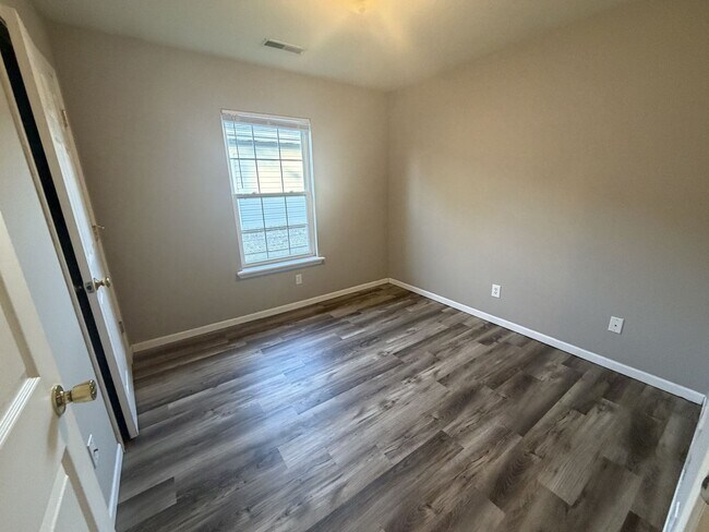 Building Photo - 2BR/1BA Duplex Home in Hallsville, MO