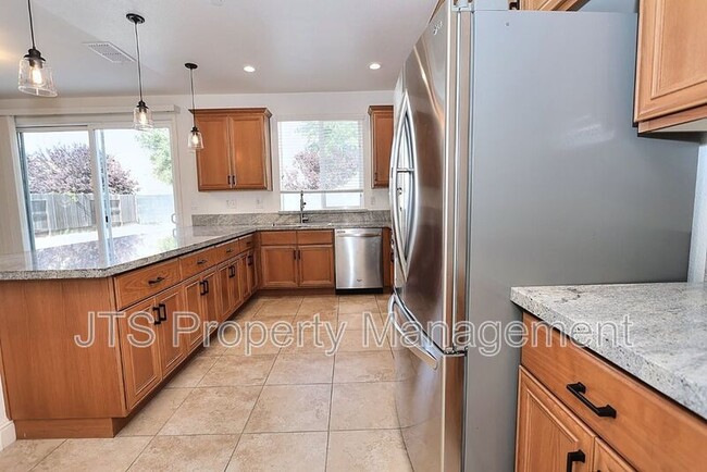 Building Photo - 3403 Oselot Way