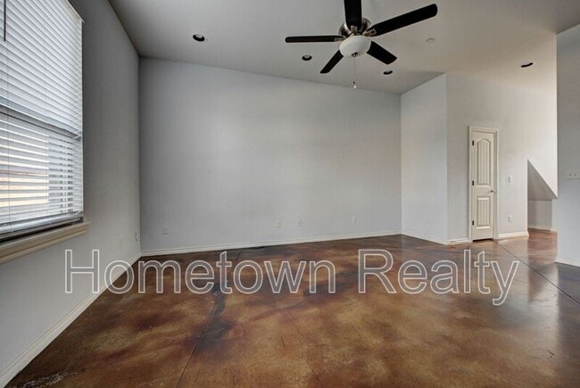 Building Photo - 459 S Fretz Ave