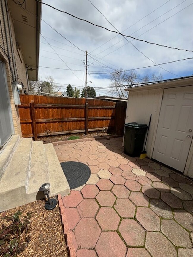 Building Photo - Updated 2 bd/3ba Townhome in Lakewood