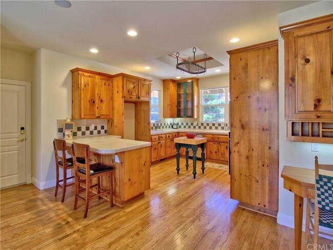 Building Photo - 1865 Vineyard Dr