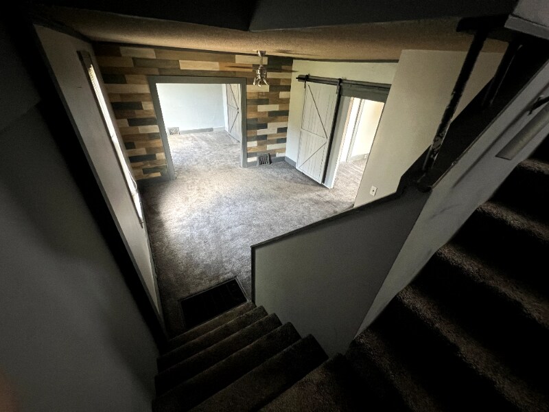 Building Photo - 621 S Rotherwood Ave