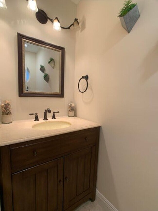 Building Photo - 10465 Mateo Ct