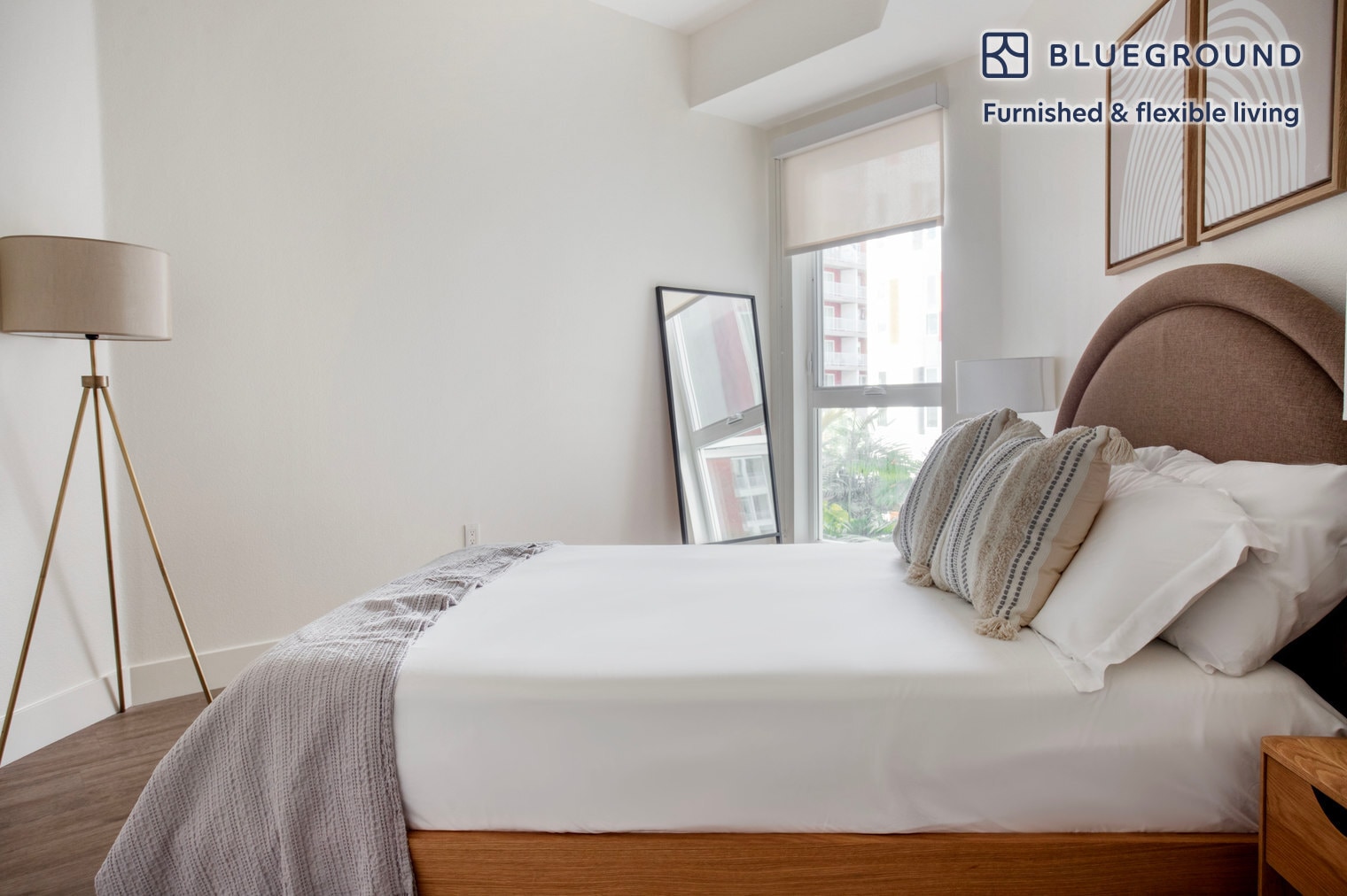 Building Photo - 760 S Serrano Ave