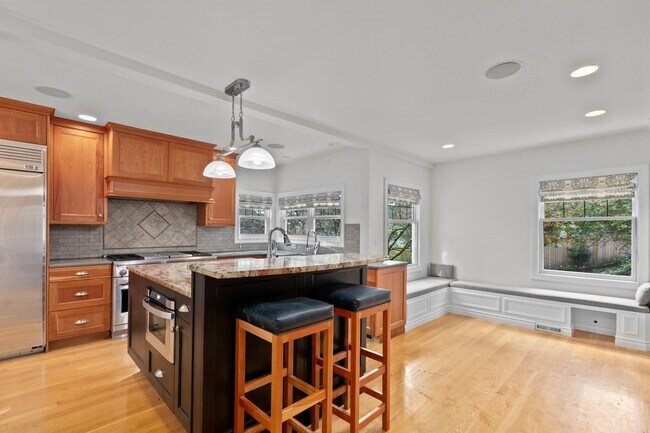 Building Photo - 4Bd/3Ba Seattle House