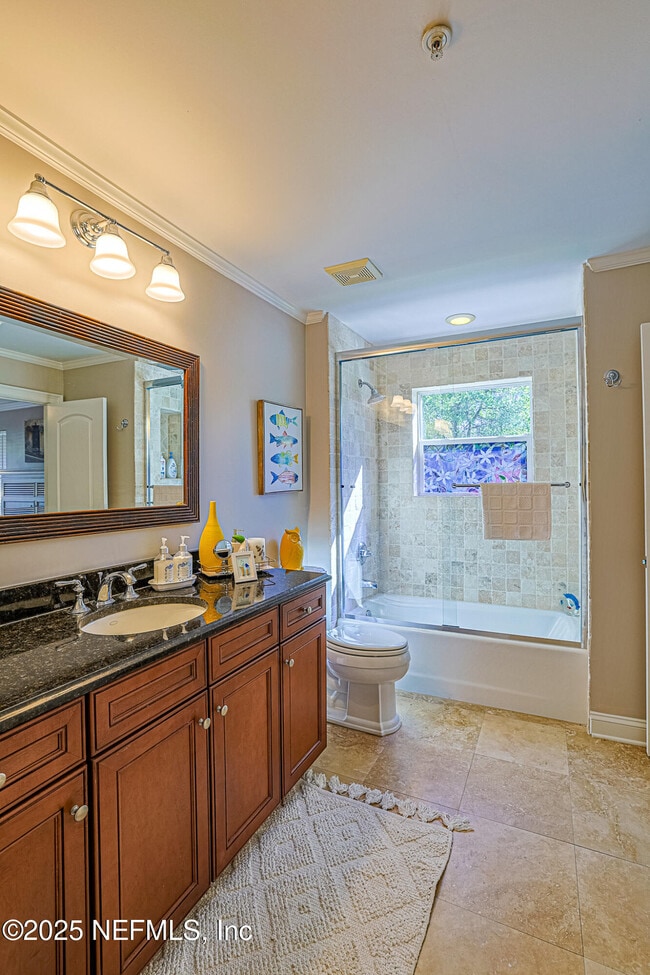 Building Photo - 120 Bay St