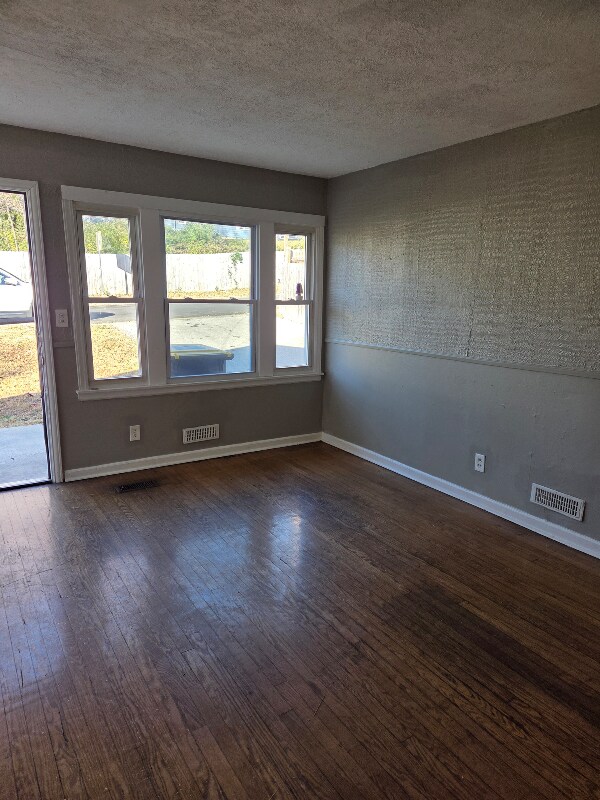 Building Photo - 5907 Jackson Ave