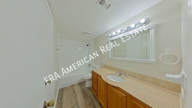 Building Photo - 613 Colonial Dr