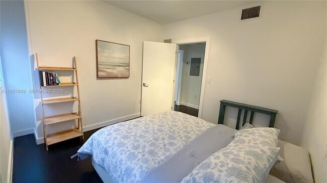 Building Photo - 551 Michigan Ave