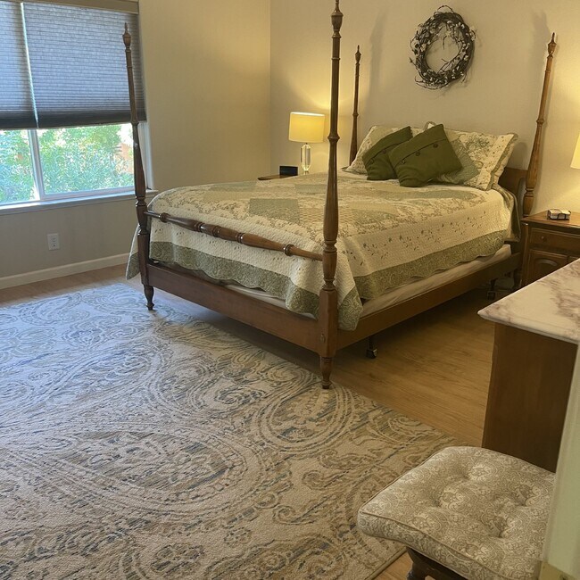 Building Photo - Comfortable Contemporary  Furnished home