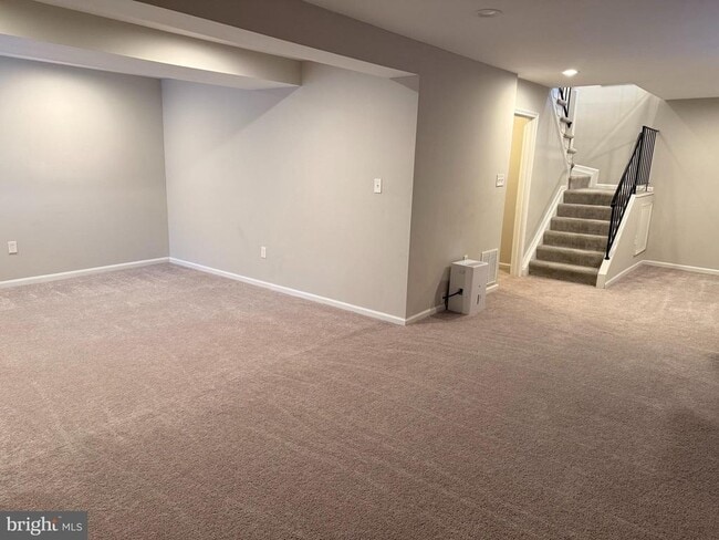 Building Photo - 2102 Willowtree Ln