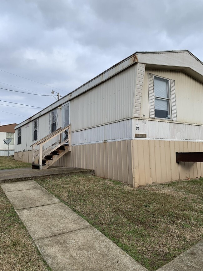 Primary Photo - 310 Belew St