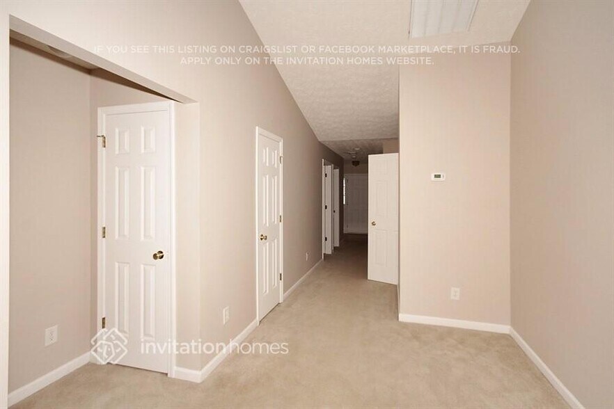 Building Photo - 302 Meadows Ln