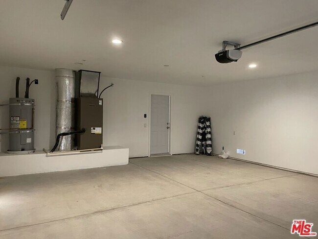 Building Photo - 2877 Gram Dr