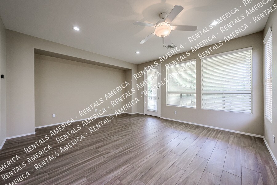 Building Photo - 3382 E Roadrunner Dr