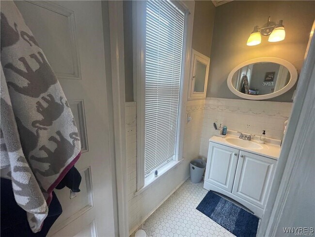 Building Photo - 1115 Delaware Ave