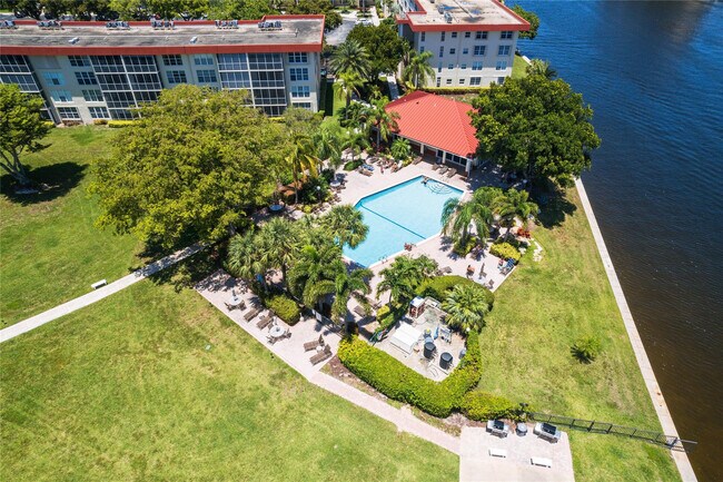 Building Photo - 3180 NE 48th Ct