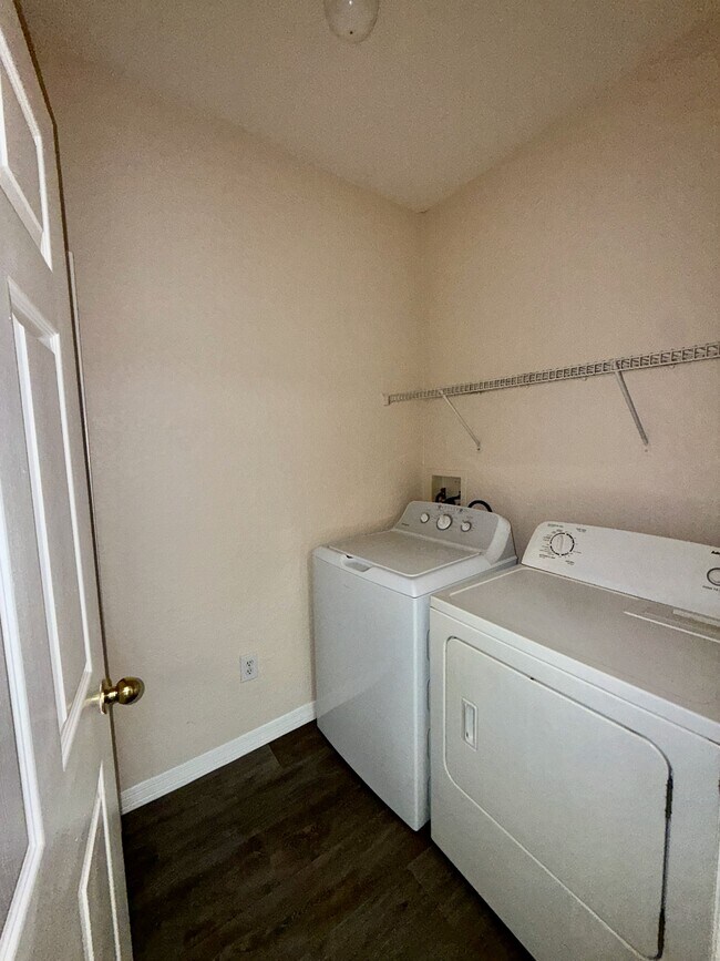 Building Photo - 3567 Conroy Rd