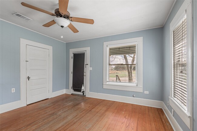 Building Photo - 254 S Railroad St