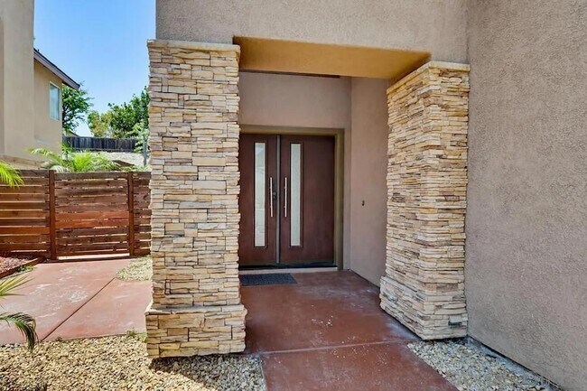 Building Photo - 561 Bayona Loop