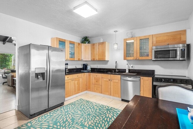 Building Photo - 342 NE 7th Ave