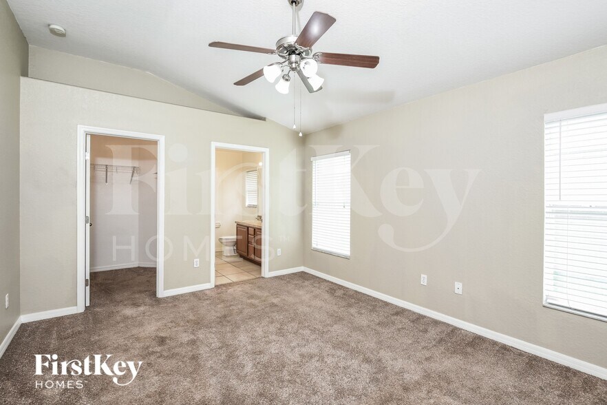 Building Photo - 5455 Oro Valley Rd