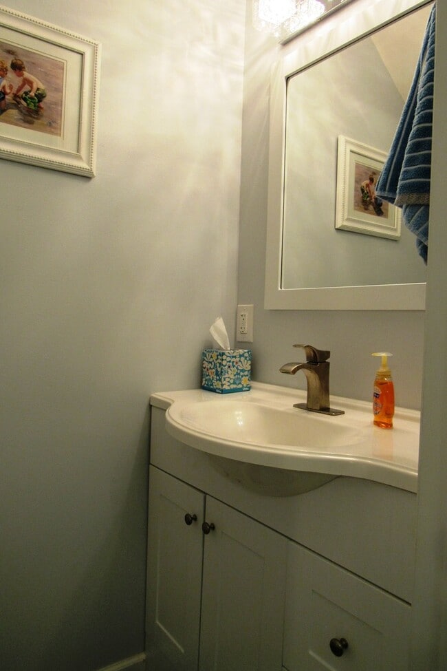 Building Photo - 6+ MONTH RENTAL-Temporarily discounted to $3000 for this season!