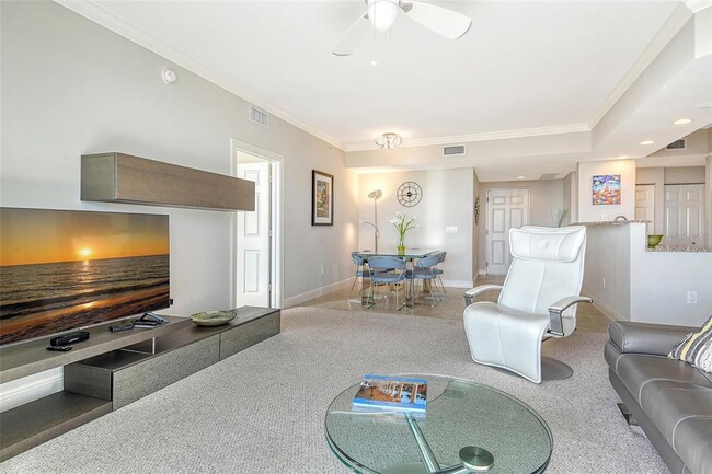 Building Photo - 800 N Tamiami Trl