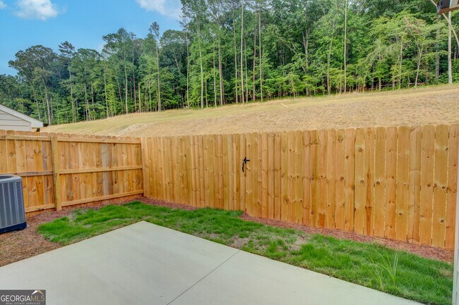Building Photo - 119 Chateau Dr SE