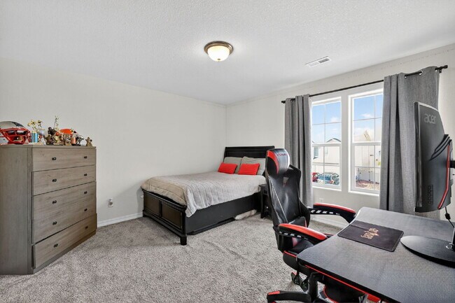 Building Photo - "Spacious 4-Bed Sanctuary with 3.5 Baths in Fountain, CO – Your Perfect Home Awaits!"