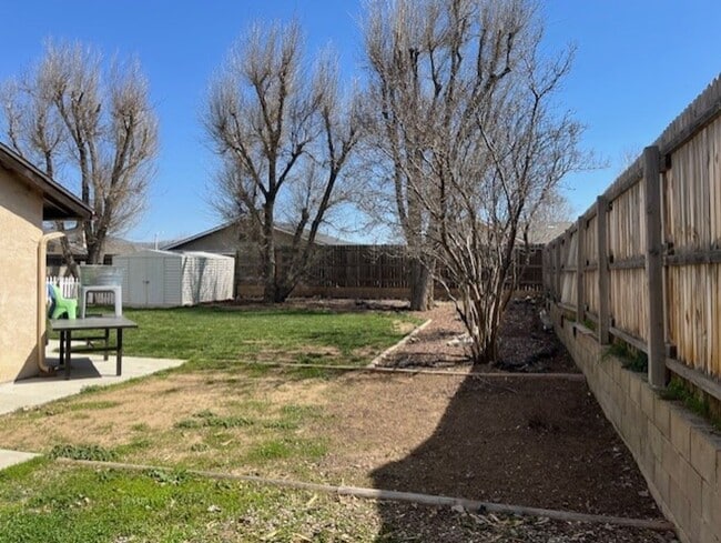 Building Photo - 3 Bed 2 Bath House located in the Heart of Tehachapi! Available 3/1/2026!