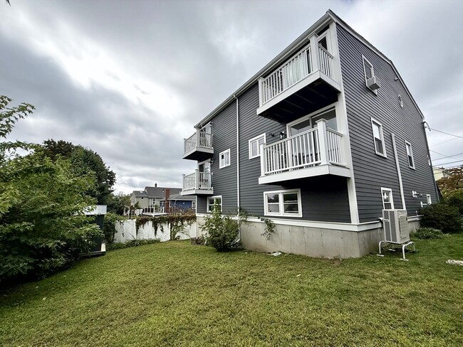 Building Photo - 43 Edenfield Ave