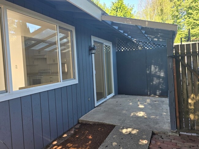Building Photo - Modern 2 Bed, 1 Bath Duplex in Prime Olde ...