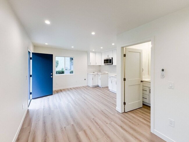 Building Photo - Claremont Pacifica Apts