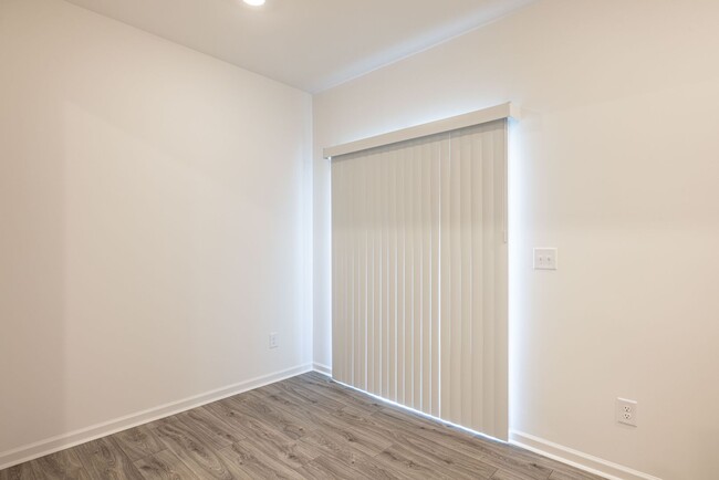 Building Photo - 1 Year Old 2-Bedroom Townhome in Lowell (M...