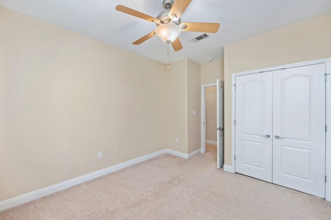 Building Photo - 532 Maple Ave