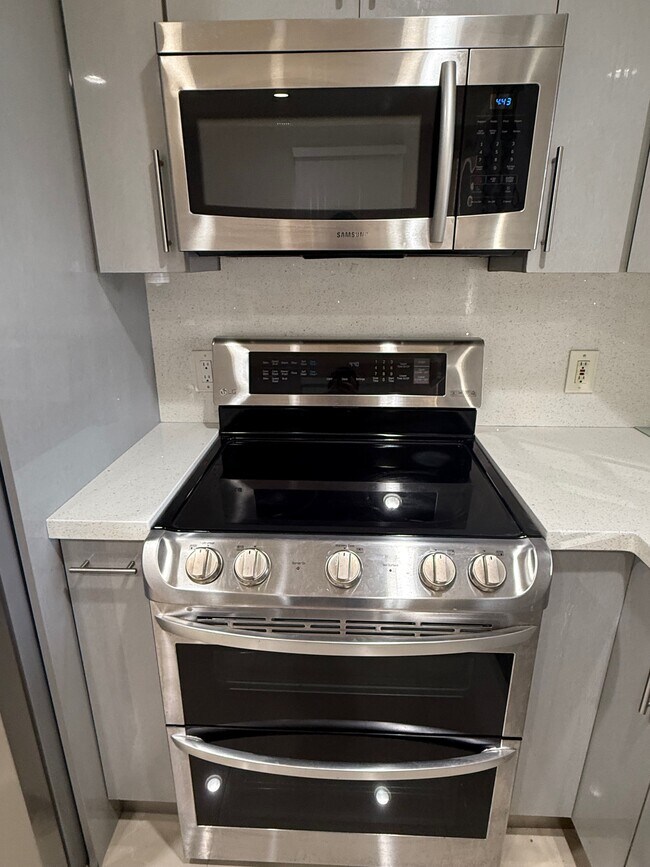 Building Photo - 14912 SW 143rd Ct