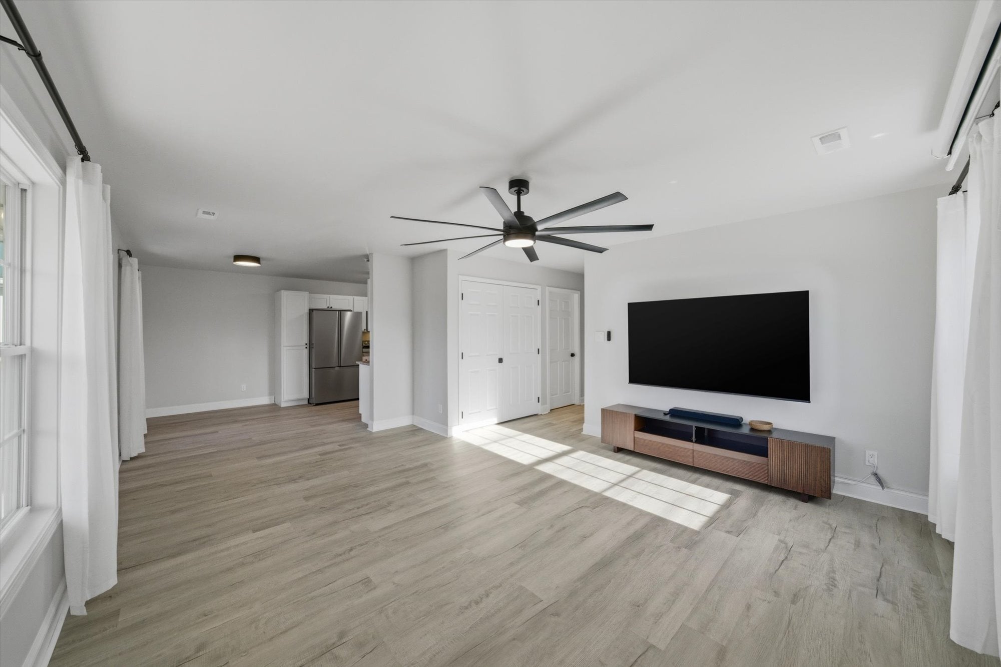 Building Photo - 1912 Laurel Ln