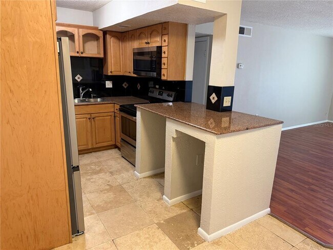 Building Photo - 914 Lake Destiny Rd