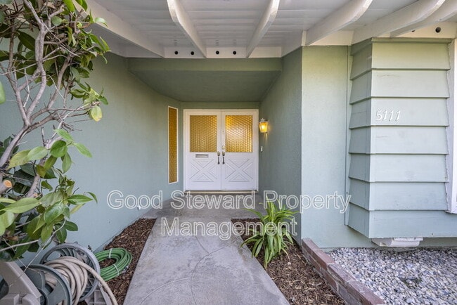 Building Photo - 5111 Roxborough Dr