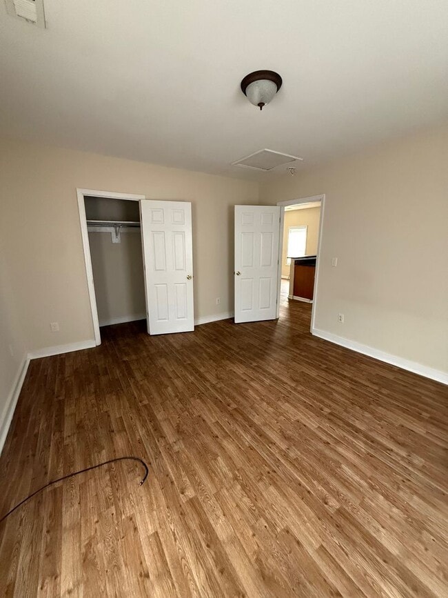 Building Photo - 1117 Douglas Ave