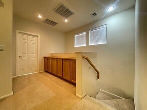 Building Photo - 3 Bedroom 2 1/2 Bath Home - Kitchen w/Gran...