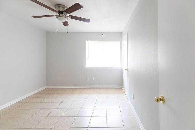 Building Photo - 203 Northcrest Cir