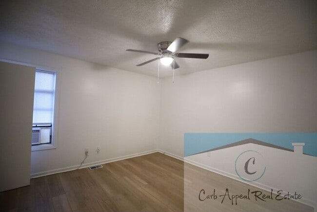 Building Photo - 2 bed, 1.5 bath apartment - HUD accepted!!